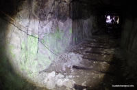 Зелёный минерал на стенах штольни урановые штольни на реке Пскент
минерал возможно торбернит. Радиактивно!