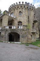 Заброшенный замок в Долине Нарзанов Долина нарзанов
здание в виде замка