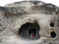 Один из гротов пещерного города Пещерный город Уплисцихе