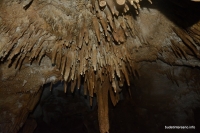 Сталактиты в пещере пещера Красивая