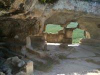 Внутри пещерного города Эски-Кермен
кельи