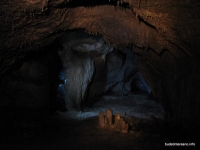 Пещера в верховьях Гамовской пещера
натечка
сосульки
