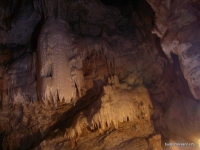 Освещенные натеки пещеры сталактиты
Южный Слон