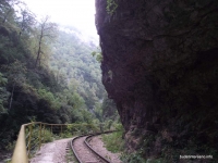 Крутые изгибы узкоколейки Гуамское ущелье
узкоколейная железная дорога
УЖД