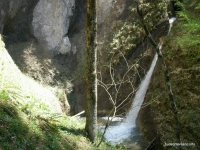 Первый водопад на Ходзе Водопад в верхнем каньоне Ходзя