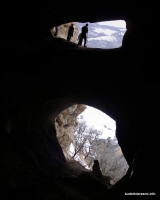 Многоярусный грот на скале Кизинчи грот - вид изнутри
