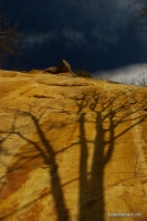 Сложенные песчаником скалы гора Монах