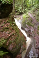 Каньон реки Никитинка первое сужение русла реки Никитинка образует несколько небольших водопадов