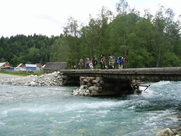 Мост в посёлке Дамхурц