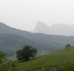 Вид на Ахмет-скалу с Круглого озера