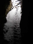 Вход в пещеру Кизинка