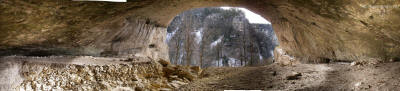Грот в ущелье Матузке со следами раскопок в поисках остатков жизнедеятельности жителей каменного века