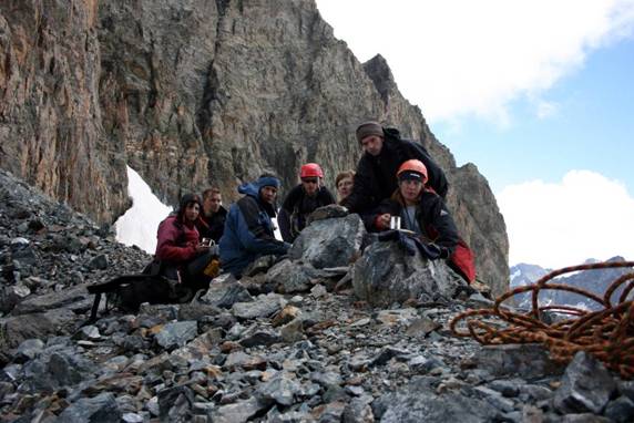 Группа на перевале Чучхурская щель 1Б, 3000 м