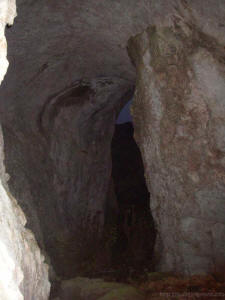 Тхач - пещера в правом борту ущелья Ходзя