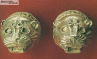 Два наконечника со скульптурной головкой льва на концах. Келермесский курган № 1 или 2, 1903. Эрмитаж