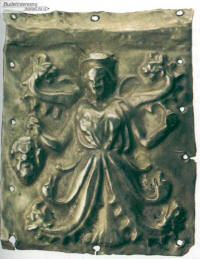 Бляшка с рельефным изображением змееногой богини. Курган станицы Ивановской, 1967. Краснодарский музей